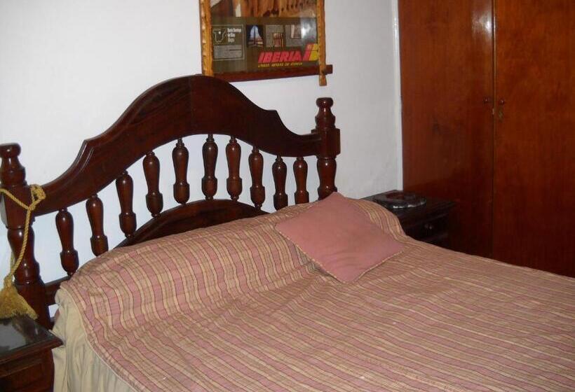 Отель Aeropuerto Monte Grande