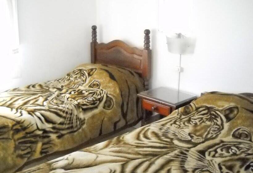 Отель Aeropuerto Monte Grande