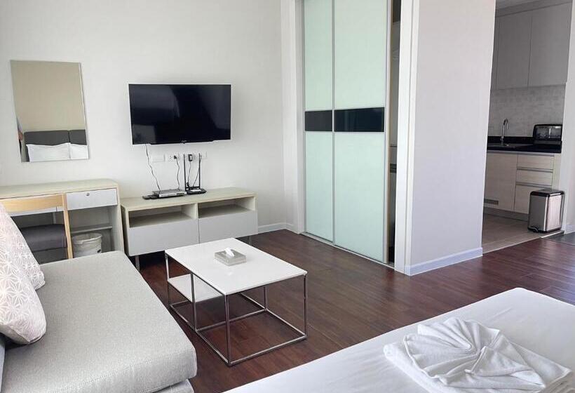 هتل Citiresort @sea Sriracha