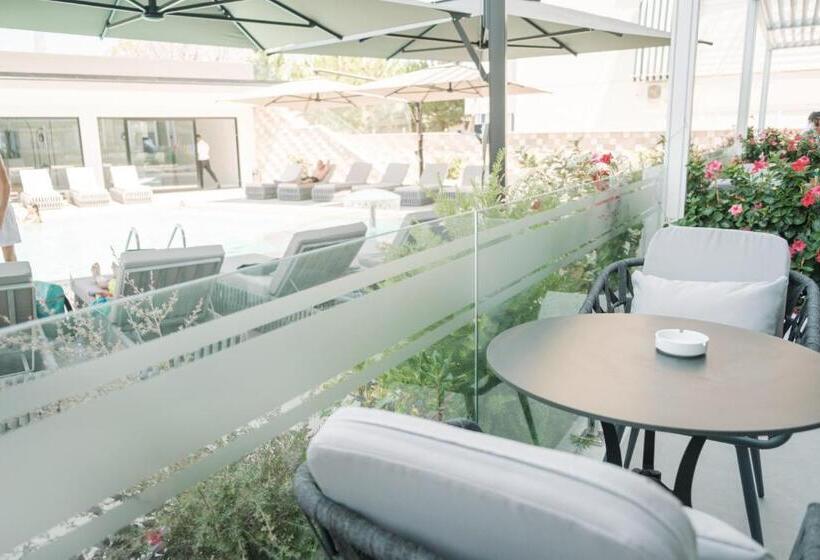 בית מלון כפרי Comfort Suites