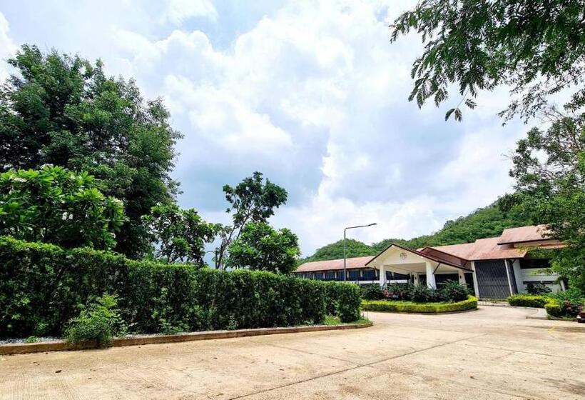בית מלון כפרי ศูนย์อบรม Greatland Glamping Khao Yai Resort