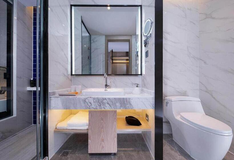 Kyriad Marvelous Hotel Hezhou Wanda Plaza