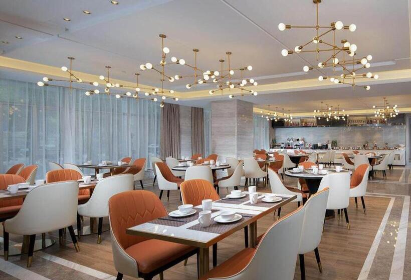 Kyriad Marvelous Hotel Hezhou Wanda Plaza