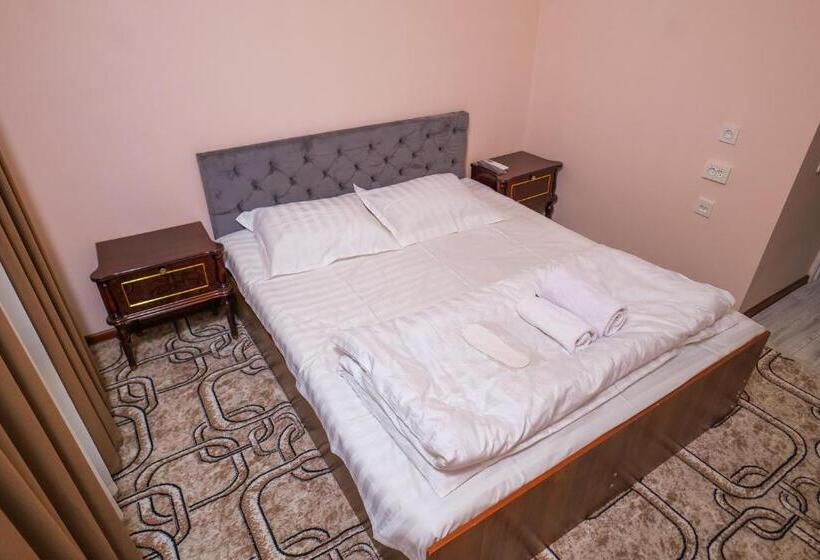 בית מלון כפרי Latif