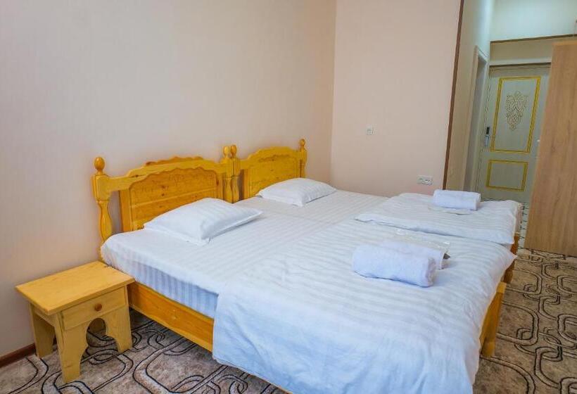 בית מלון כפרי Latif