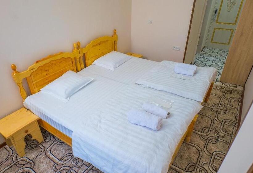 בית מלון כפרי Latif