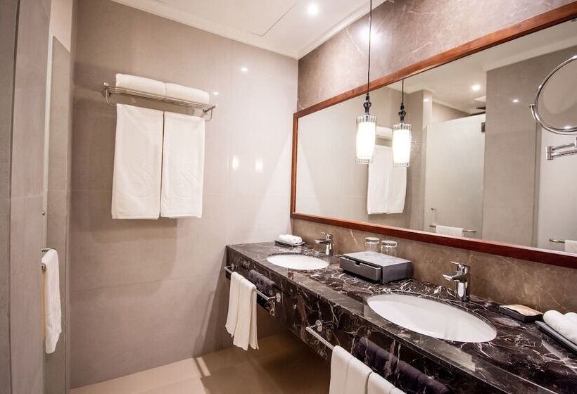 בית מלון כפרי Mandarin Bay Resort And Spa