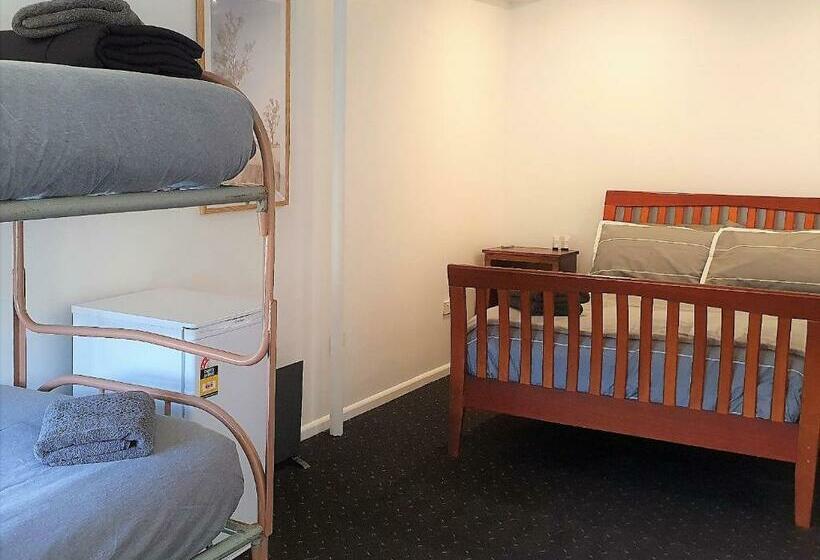 בית מלון כפרי Talbingo Lodge   Selwyn Accommodation