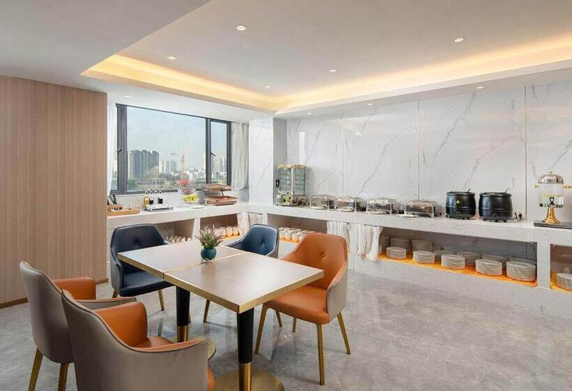 Kyriad Hotel Guigang Wuyue Plaza Railway Station