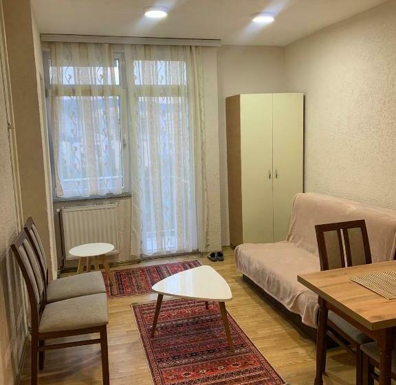 پانسیون Comfortable Apartment Close To The City Center
