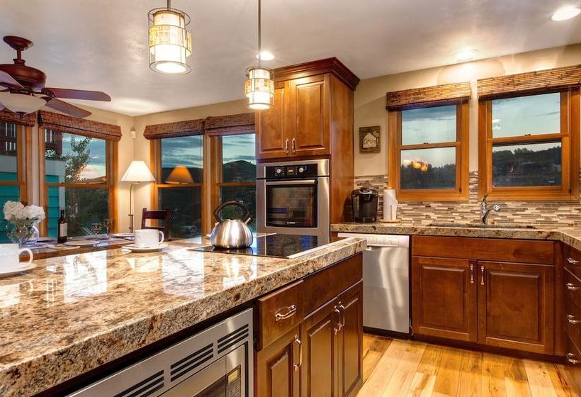 Abode On Woodside
