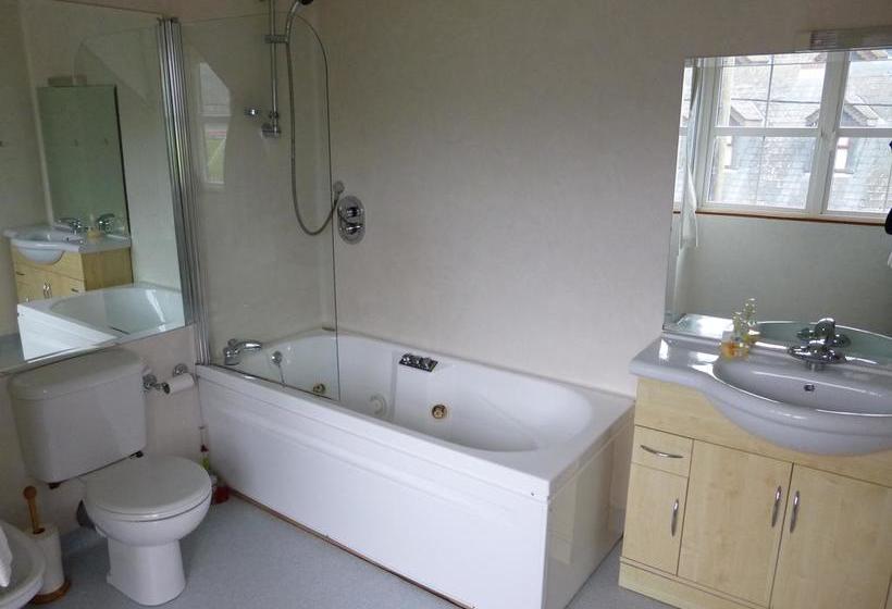 مبيت وإفطار Acton Lodge Guesthouse