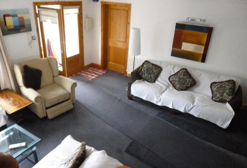 مبيت وإفطار Acton Lodge Guesthouse