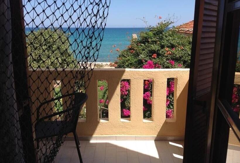 Asterias Studios & Apartments