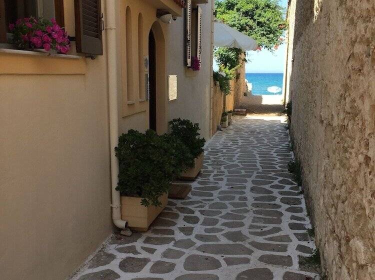 Asterias Studios & Apartments