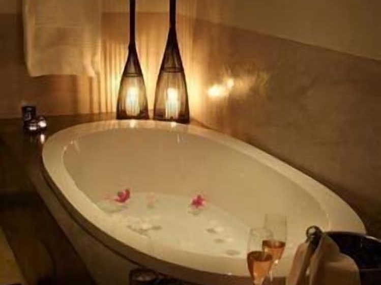 مبيت وإفطار Kings Walden Garden Manor