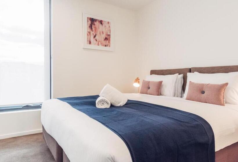 City Edge Box Hill Apartment