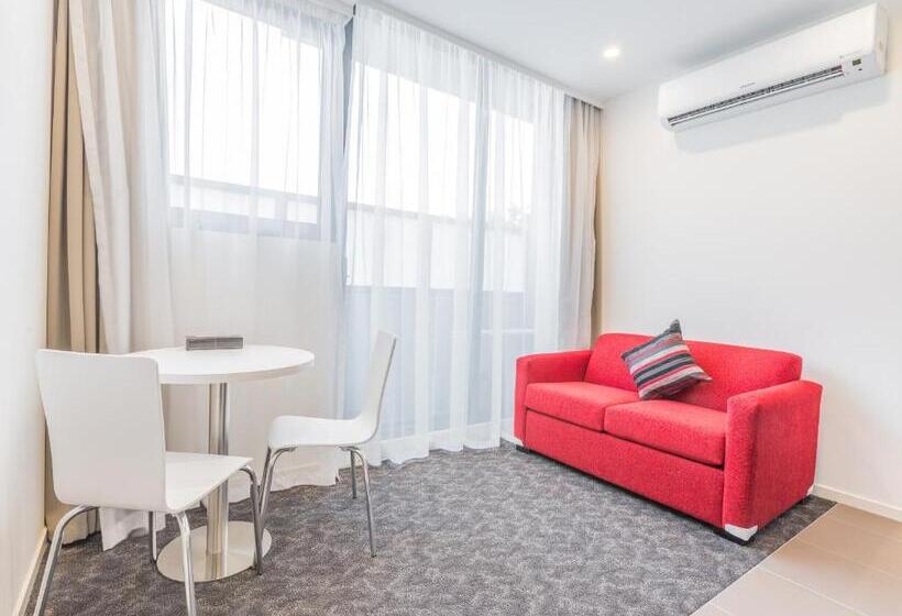 City Edge Box Hill Apartment