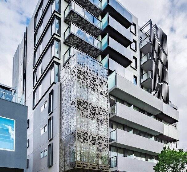 City Edge Box Hill Apartment