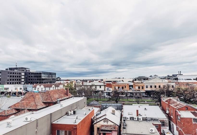 City Edge Box Hill Apartment