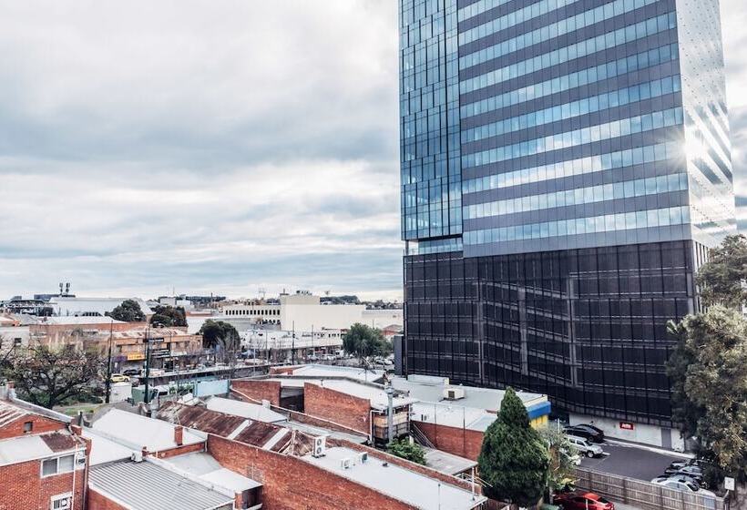 City Edge Box Hill Apartment