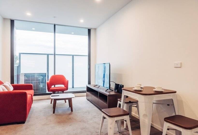 City Edge Box Hill Apartment