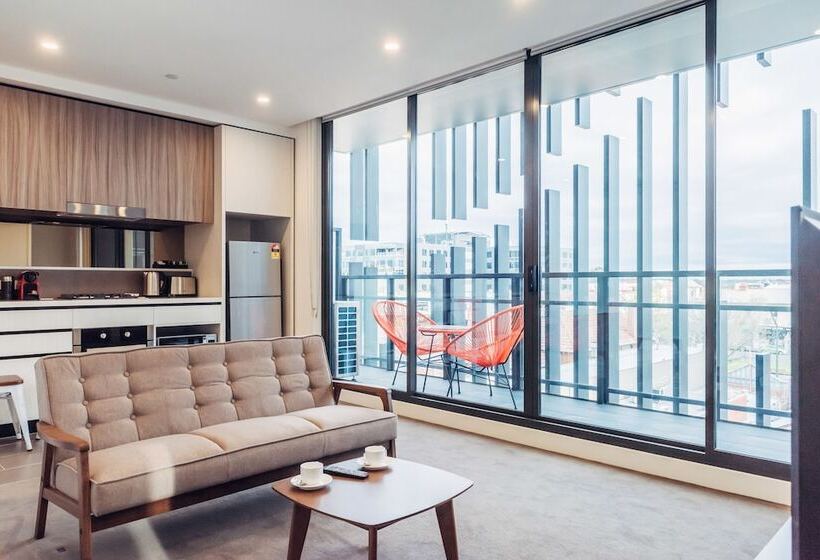 City Edge Box Hill Apartment
