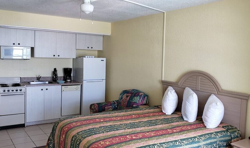 Holiday Shores Beach Club