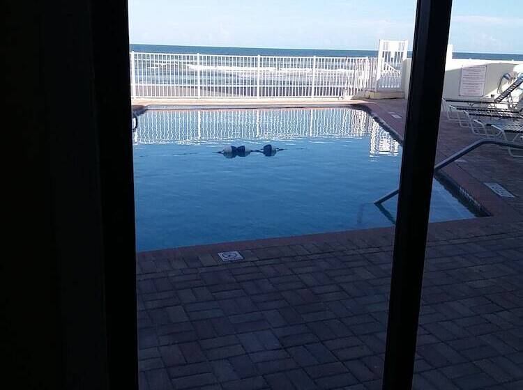 Holiday Shores Beach Club