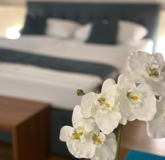 Home Sweet Apartments | Contactless Check In