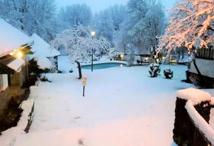 פונדק Himeville Arms