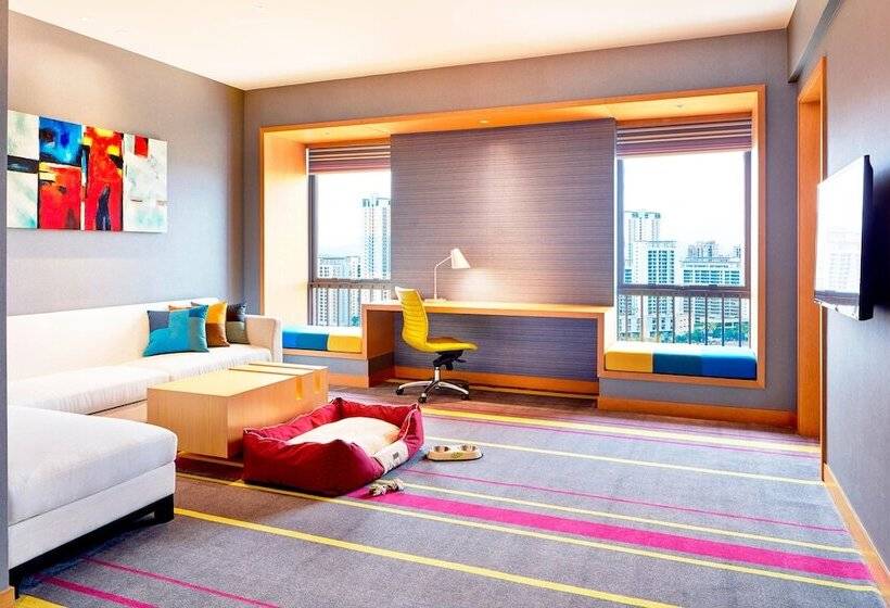 Отель Aloft Dynamic Town