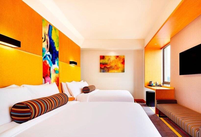 Отель Aloft Dynamic Town