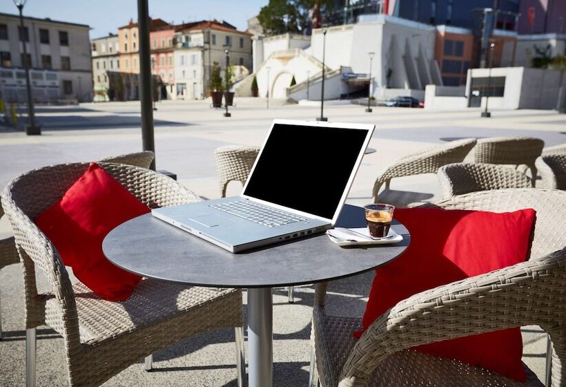 ホテル Campanile Ales Centre  Cevennes