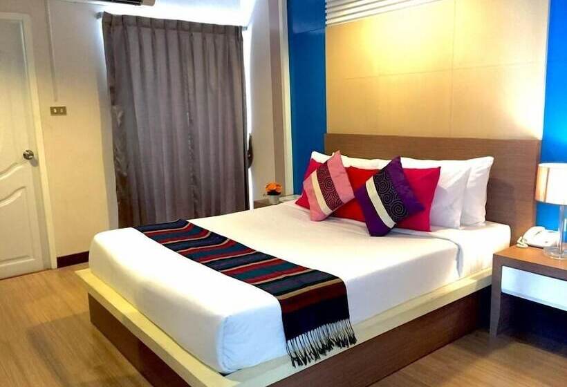 هتل Charoenchit House