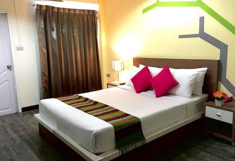 호텔 Charoenchit House