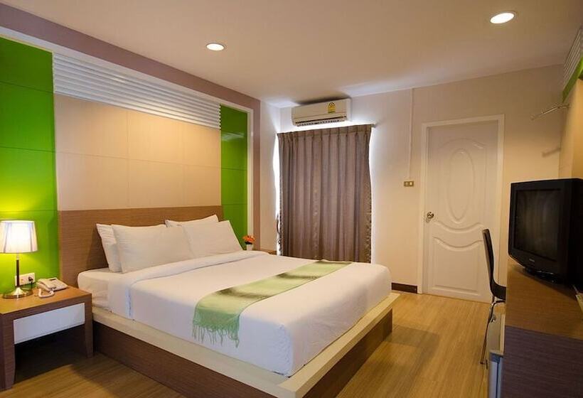 هتل Charoenchit House