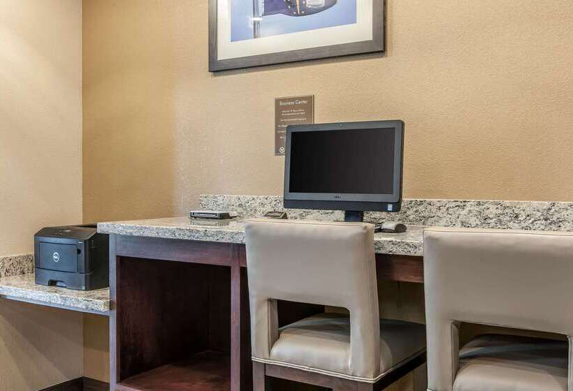 فندق Comfort Suites Rensselaer Near Fair Oaks