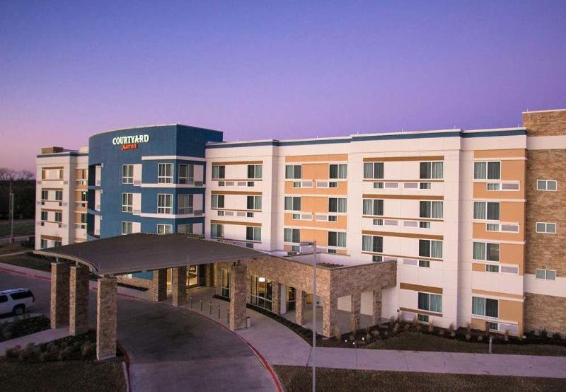 בית מלון כפרי Courtyard By Marriott Dallas Midlothian At Midlothian Conference Center