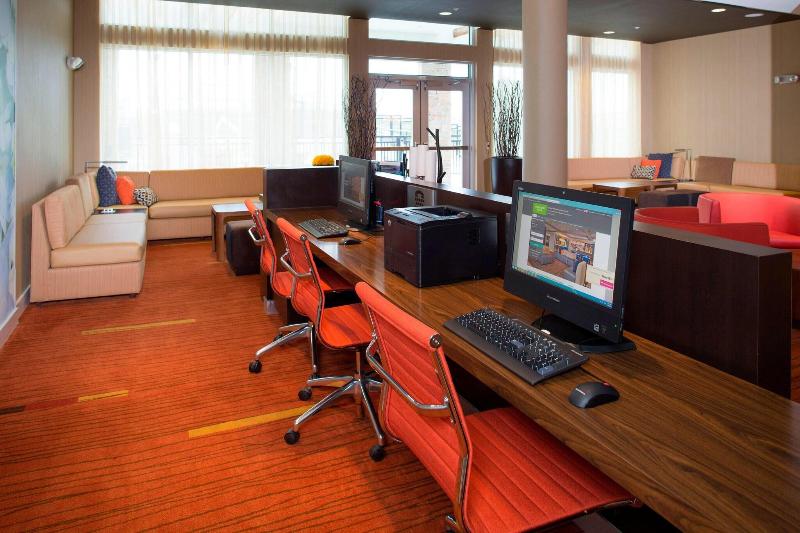 בית מלון כפרי Courtyard By Marriott Dallas Midlothian At Midlothian Conference Center