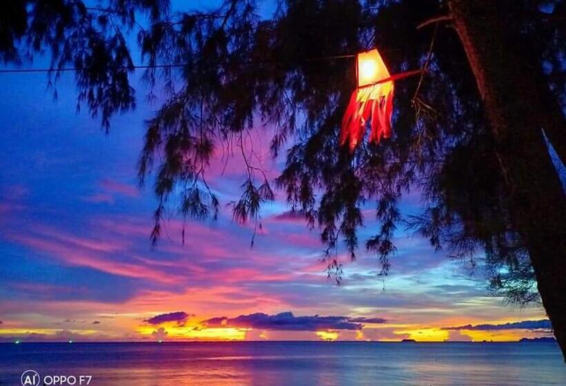 Отель Eco Lanta Hideaway Beach Resort