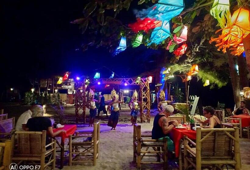 Отель Eco Lanta Hideaway Beach Resort