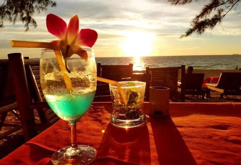 Отель Eco Lanta Hideaway Beach Resort