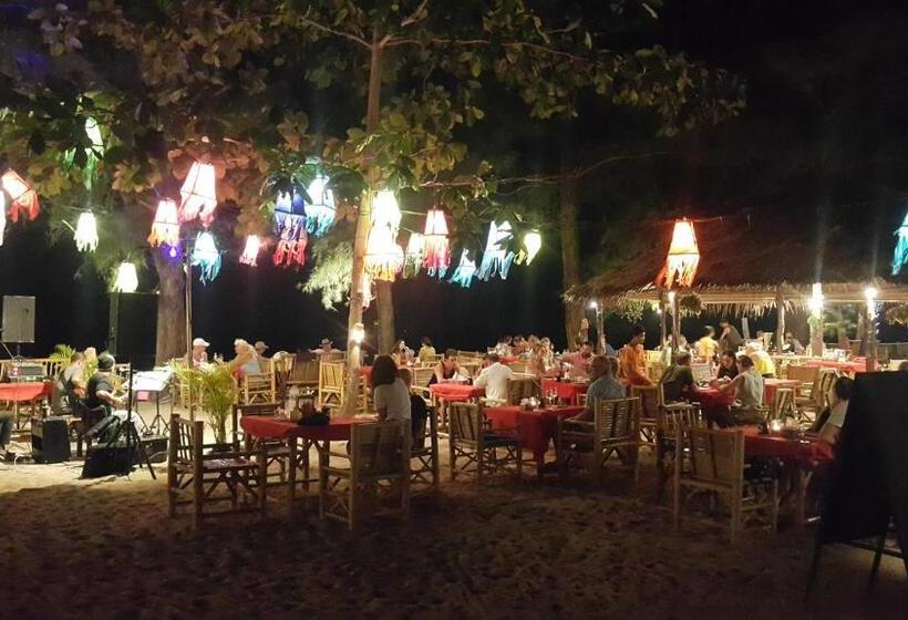 Отель Eco Lanta Hideaway Beach Resort