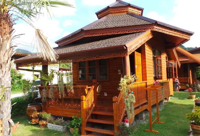 Отель Golden Teak Resort Baan Sapparot