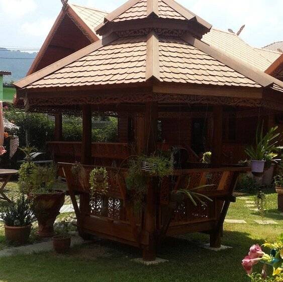 Отель Golden Teak Resort Baan Sapparot