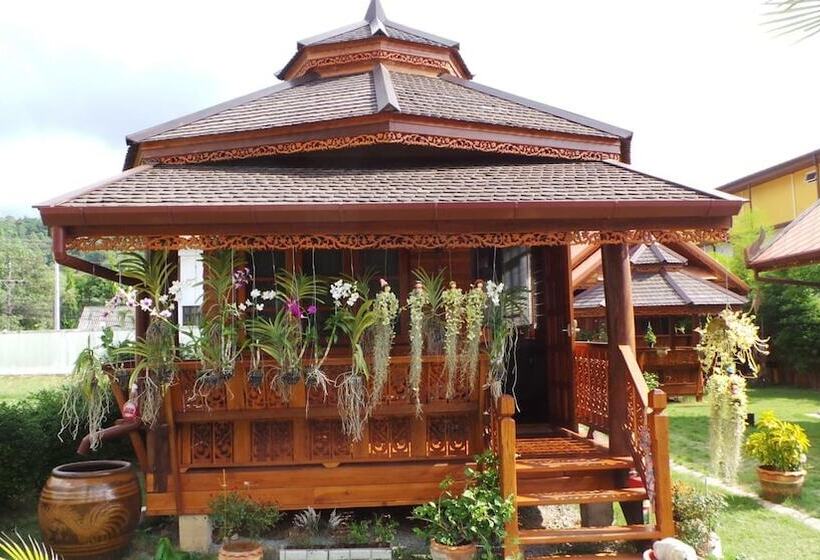 Отель Golden Teak Resort Baan Sapparot