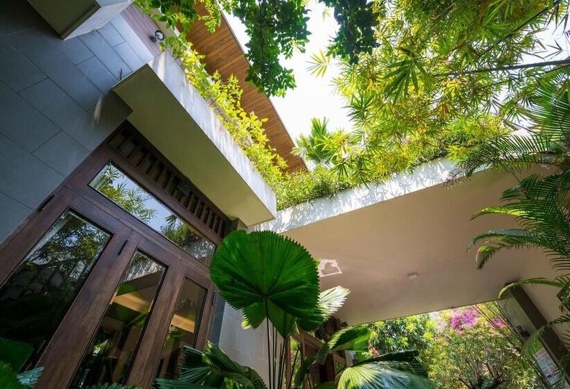 هتل Hanging Garden Hoi An