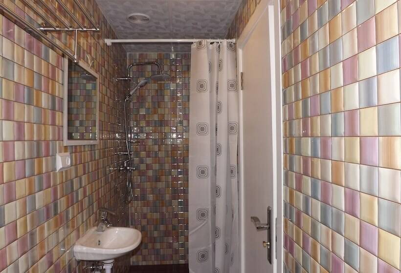 호텔 Holiday Hostel