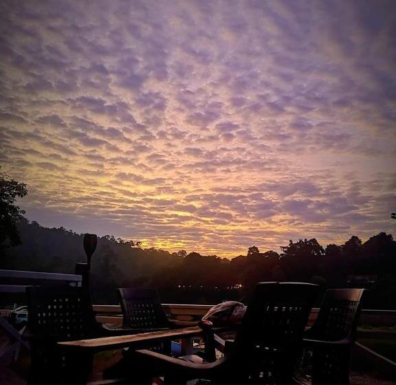 فندق Holiday View Inn Taman Negara